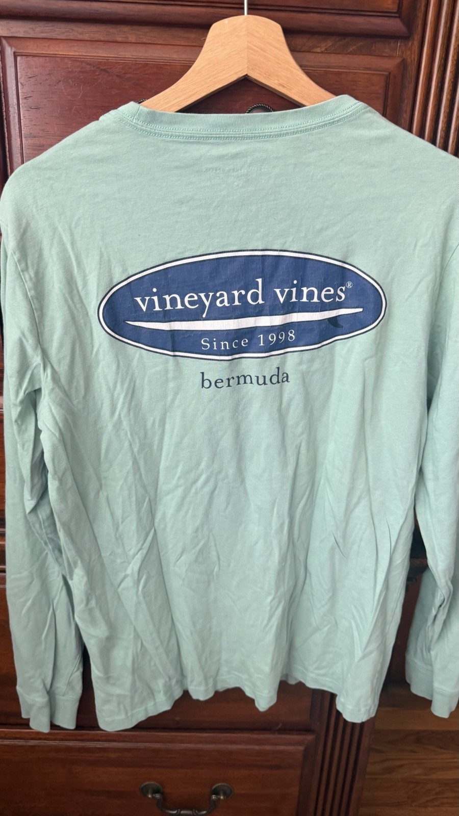 Vineyard Vines XS Green Long Sleeve Pocket Crew Neck Bermuda Logo Graphic Tee