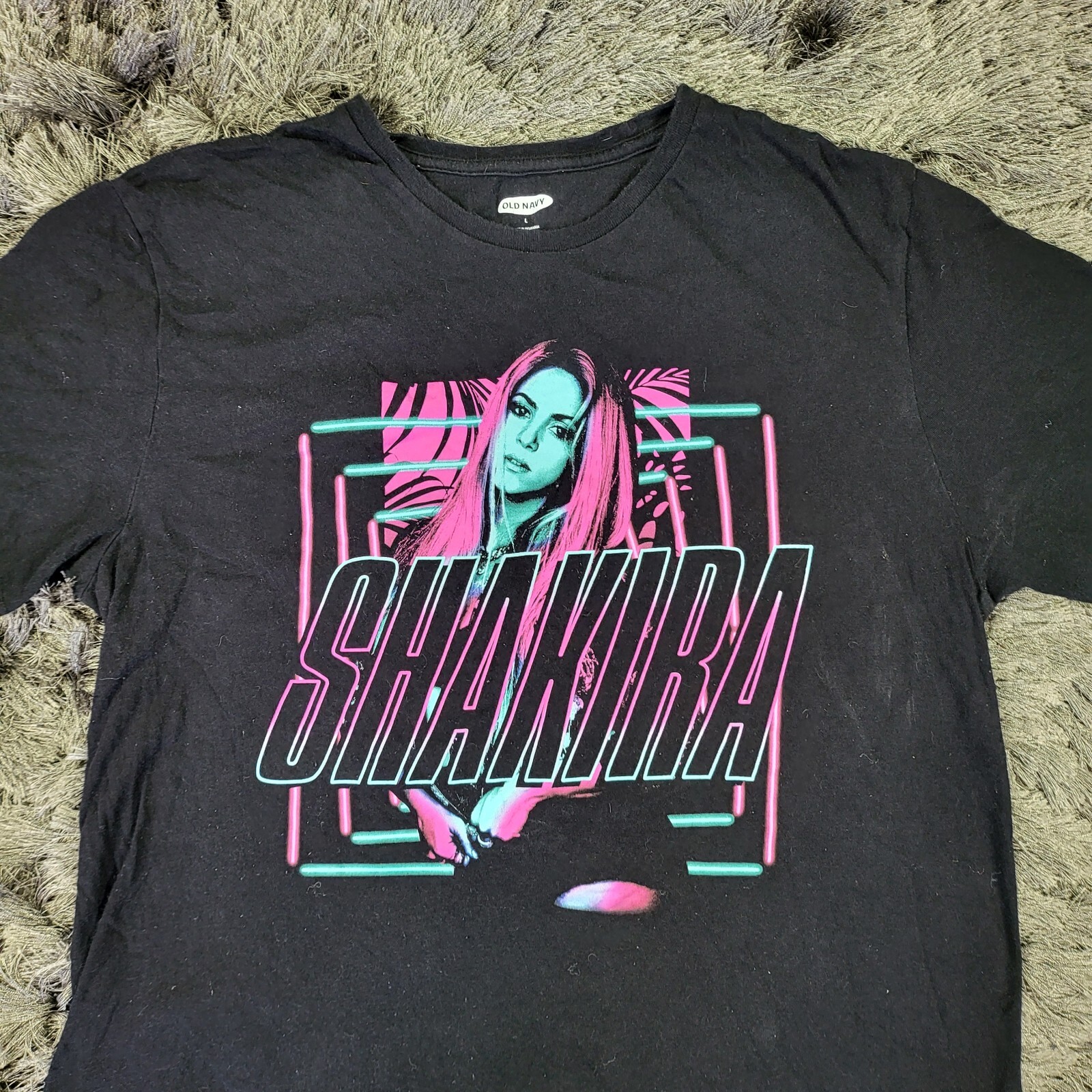 Shakira Shirt Mens Large Black Pink Pop Music Concert Spell Out Logo Old Navy
