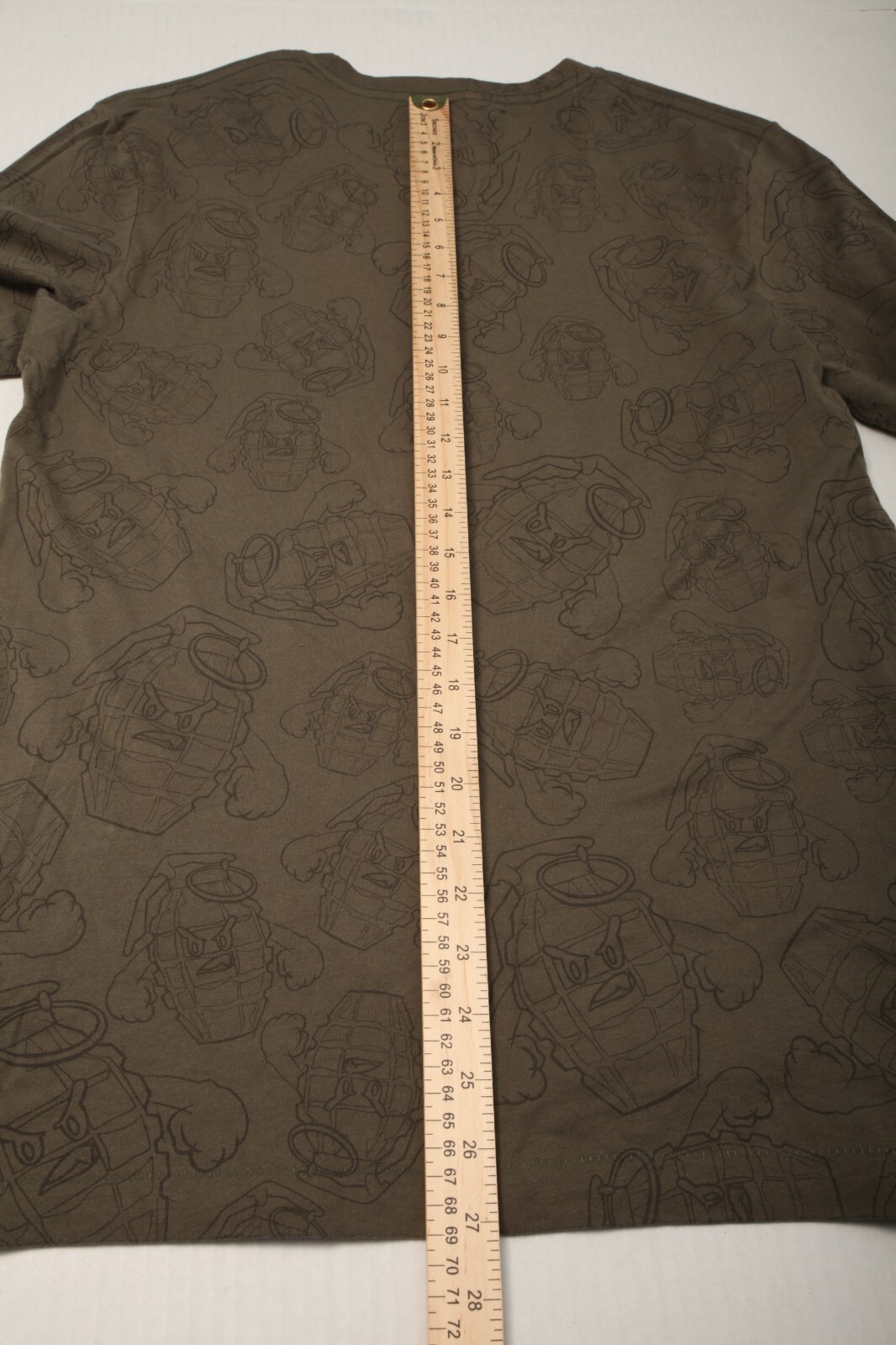 Jimmy’Z Shirt Mens Medium Green Grenade Man Graphic Crew Neck Short Sleeves