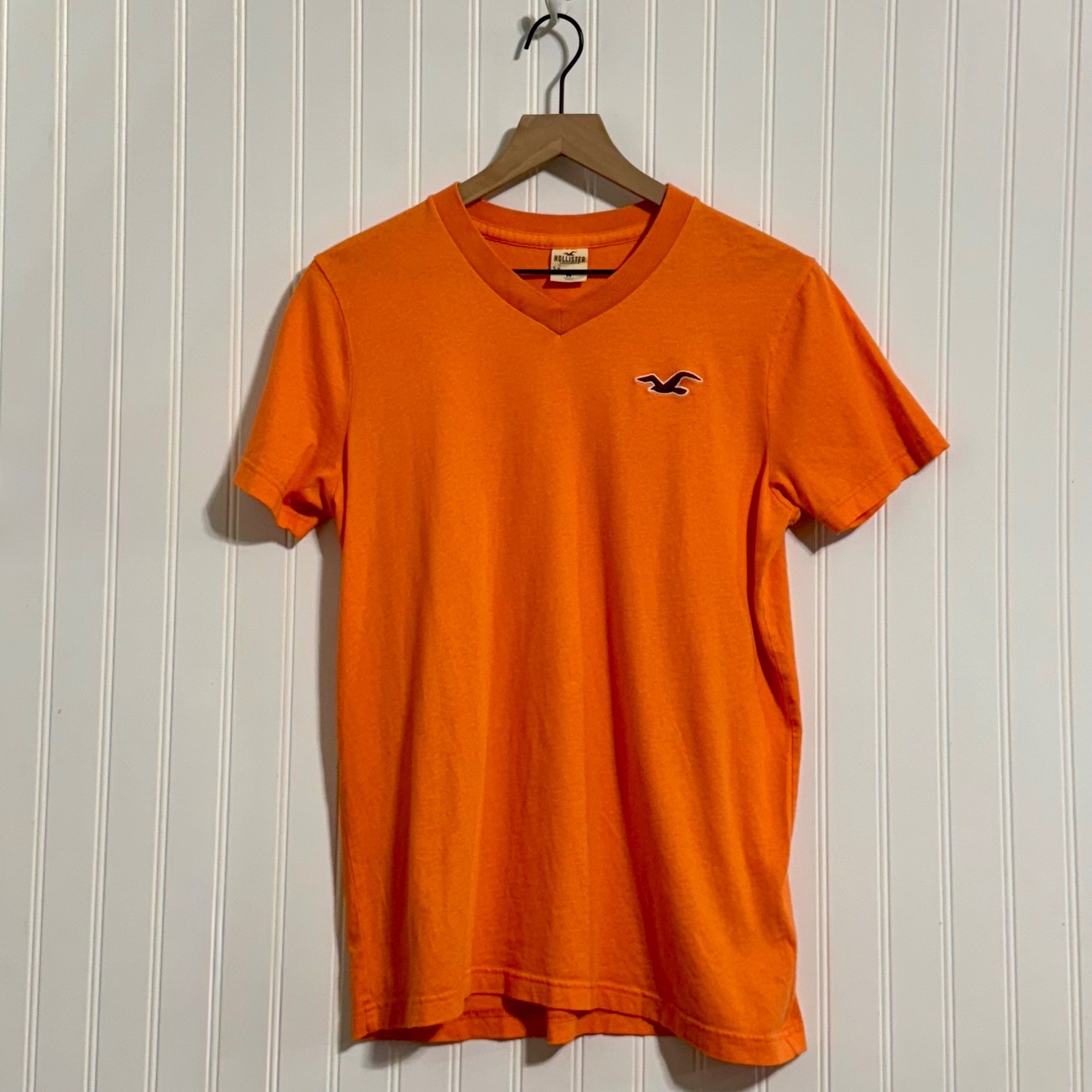 Hollister Orange V-Neck T-Shirt Icon Seagull Logo 100% Cotton Men’s Size Y2K