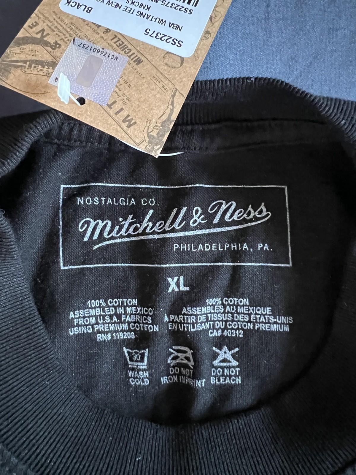 Authentic Mitchell & Ness New York Knicks x Wu-Tang “W” T-Shirt • Black • XL