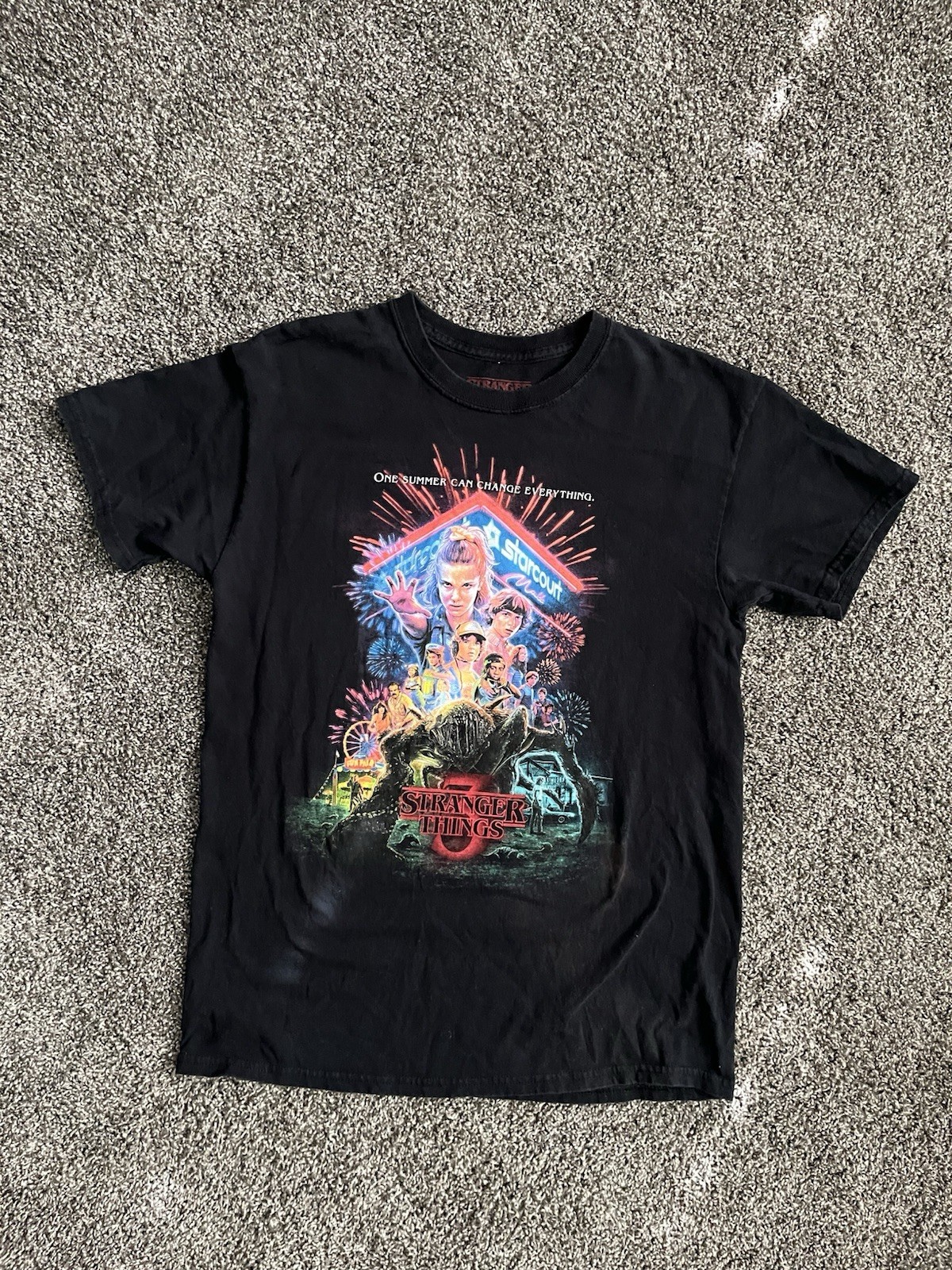 Stranger Things Season 3 Poster Graphic T-shirt Men’s Sz M Women’s Sz L *EUC*