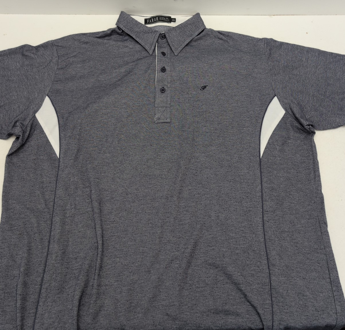Farah Mens XXL Polo Shirt 4 Button Close Logo On the Front in Blue Mix P2P 26″.