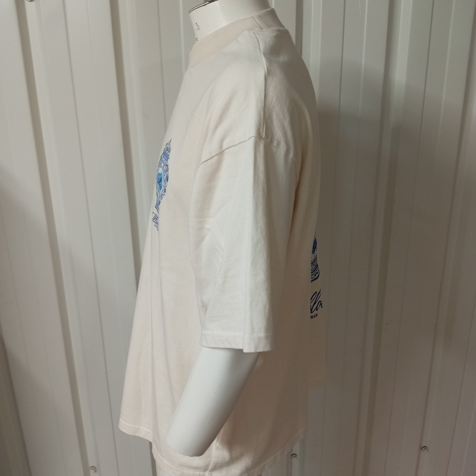 Illicit Bloc China Vase T-Shirt Ecru White Large 300GSM 100% Cotton (L) Sample