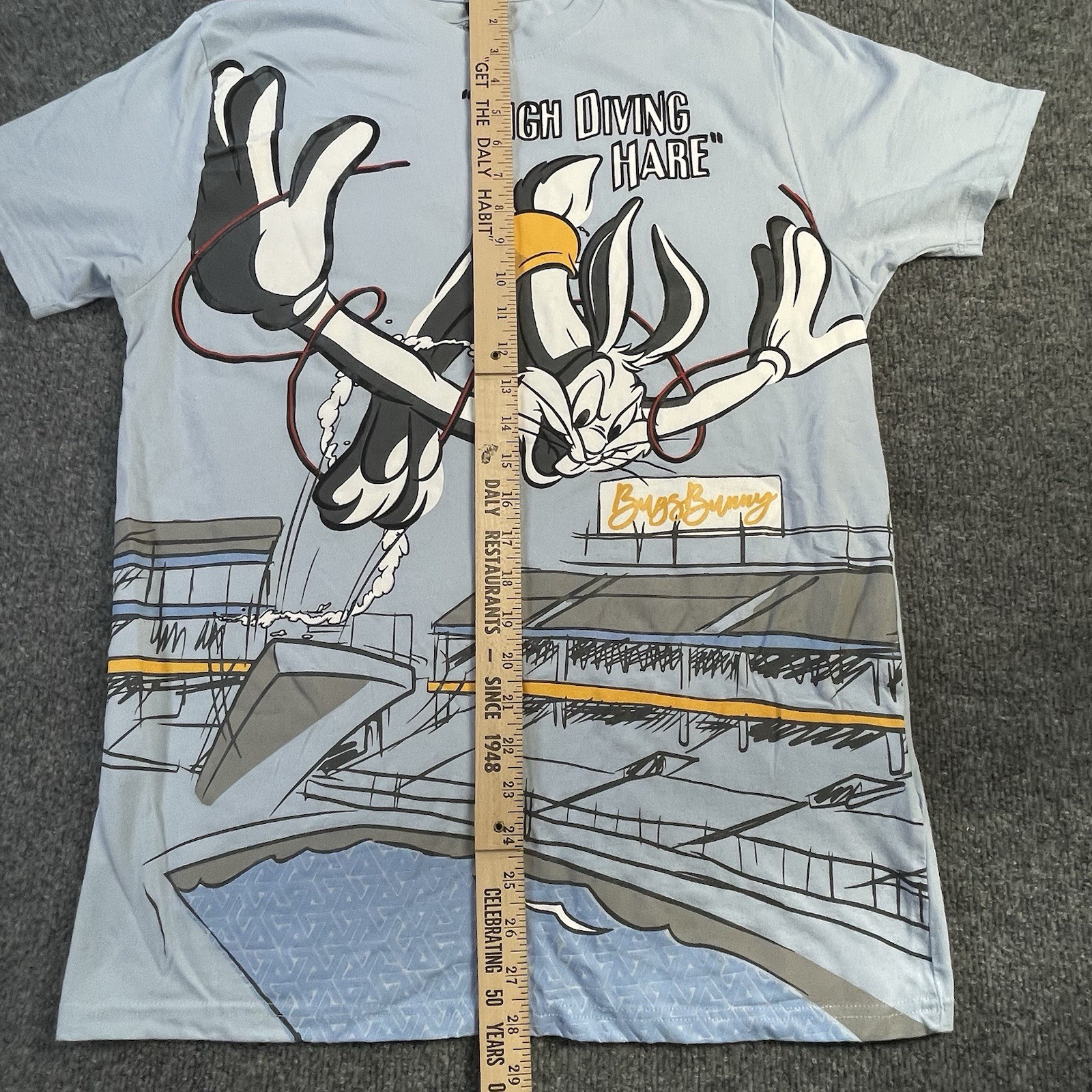 Looney Tunes T-Shirt Mens Medium Blue Bugs Bunny Graphic Print High Dive Diving