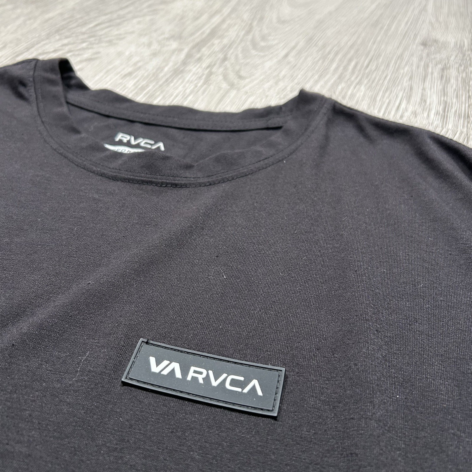 RVCA VA Sport Tee T Shirt Mens XL Black Gym Workout Regular Fit Rubber Logo