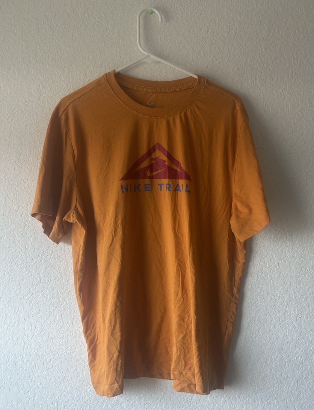 Nike Trail Men’s Short Sleeve Large Orange T-Shirt Run Hike Swoosh Ball Top