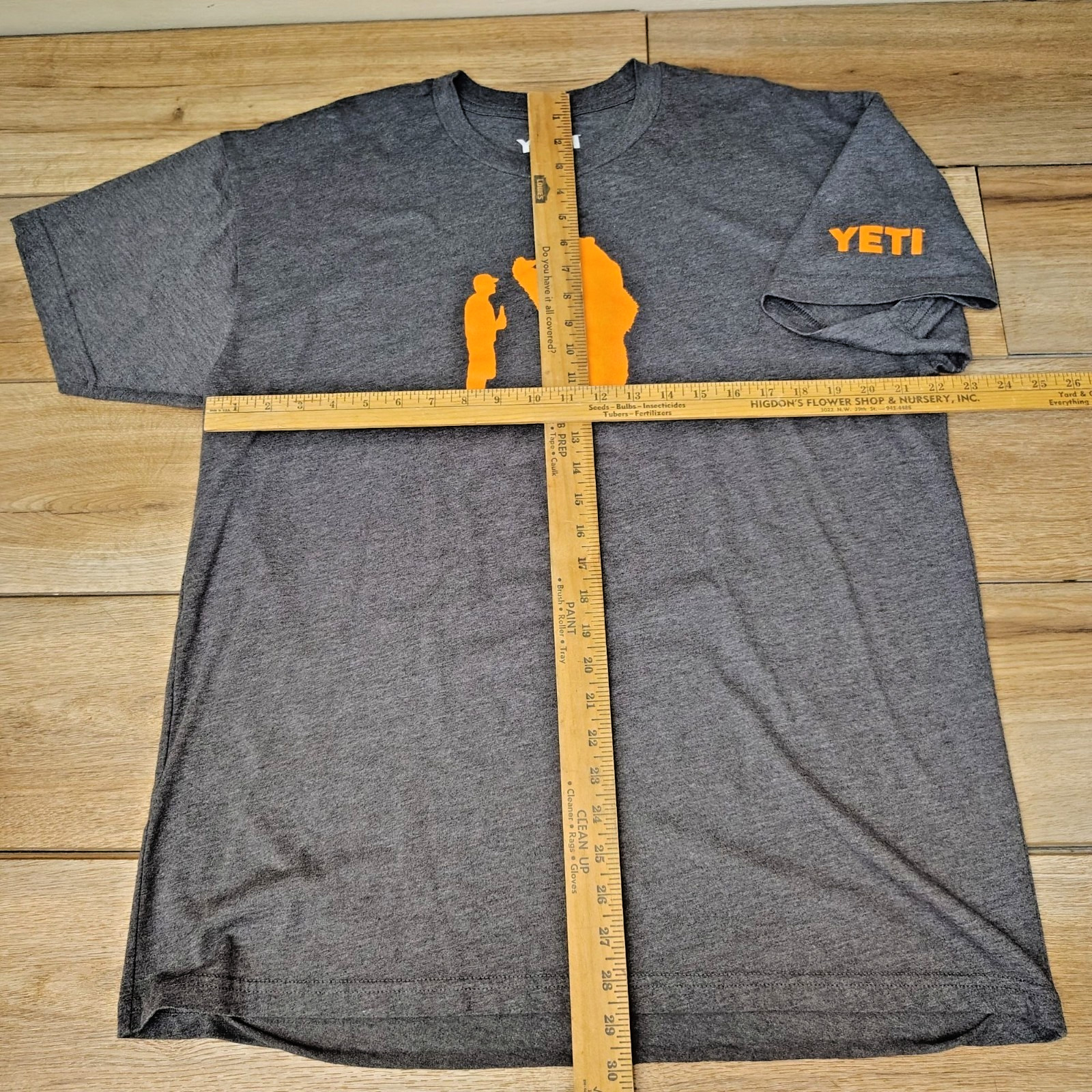 YETI Bear & Man Sharing Drink Graphic T-Shirt XL Gray Orange Men’s X-Large