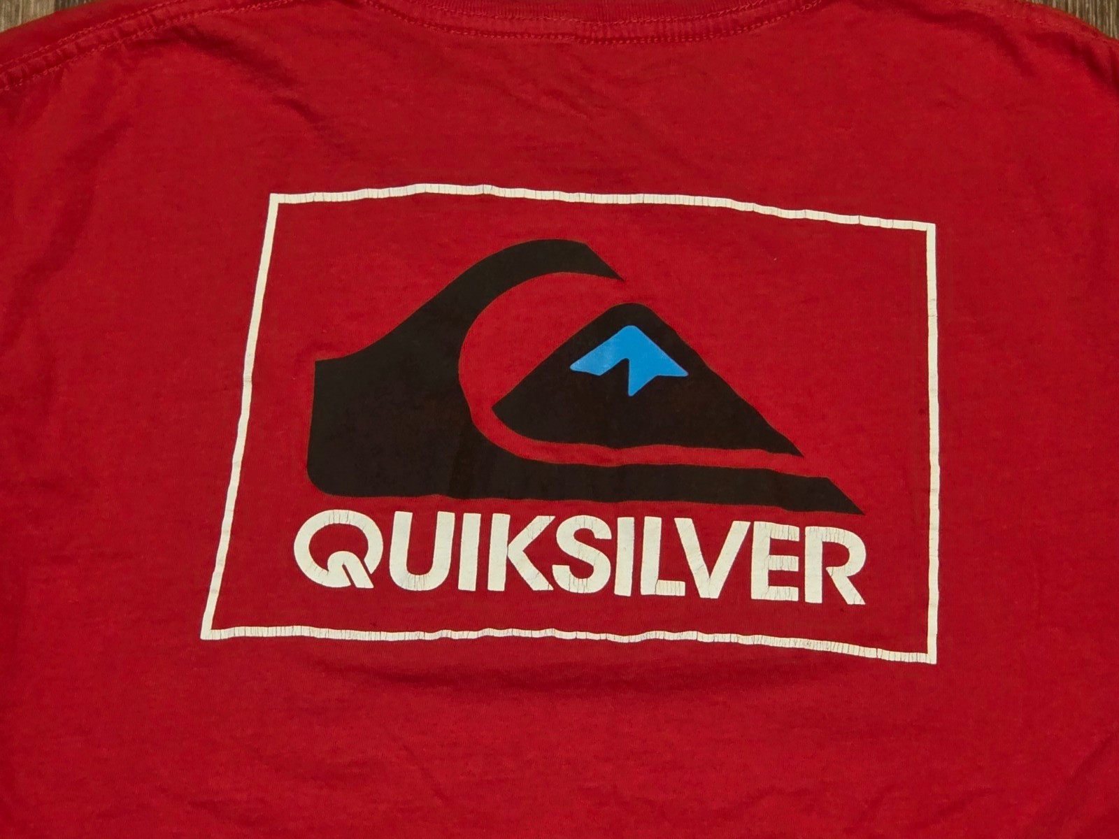 Quiksilver T-Shirt Mens Large L Red Small Chest Logo Graphic Regular Fit Cotton