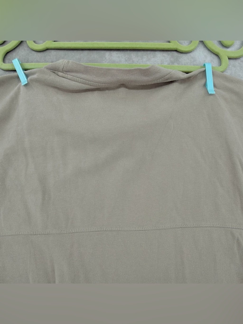 Abercrombie & Fitch Short Sleeve Pocket Tee – Taupe/grey