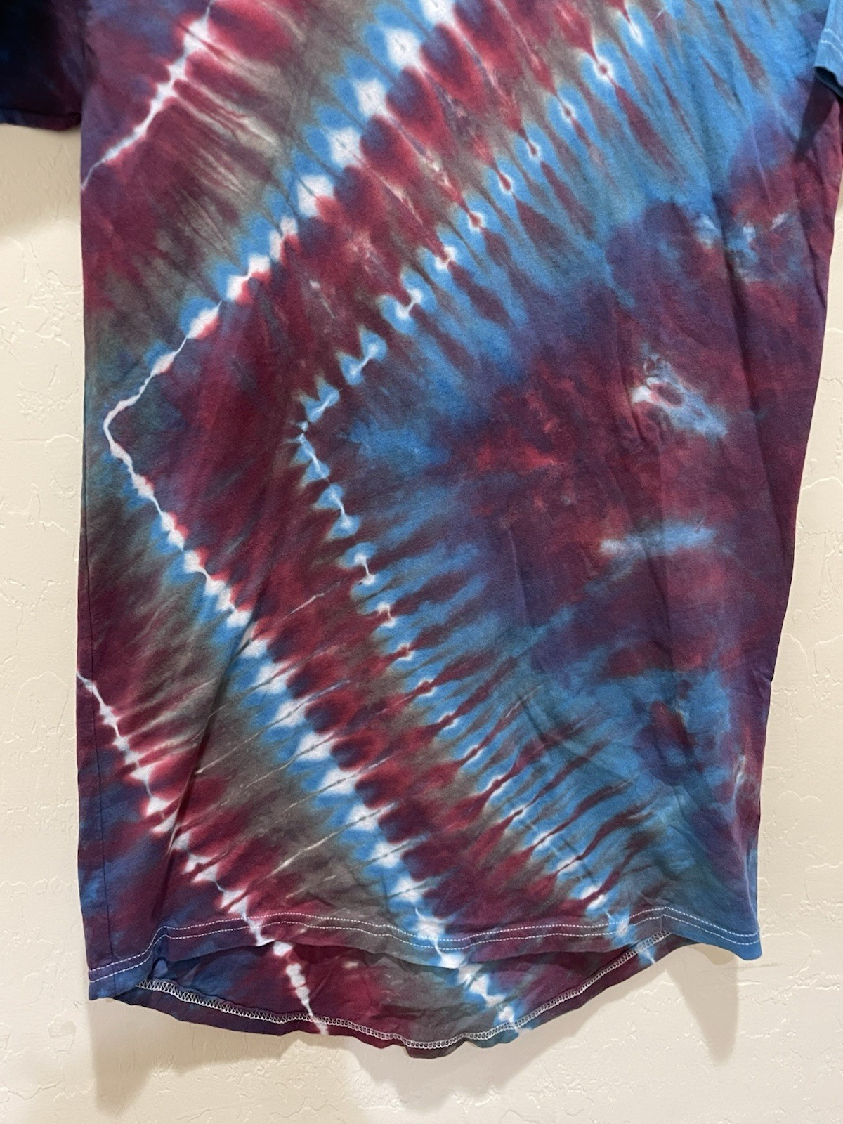 Canvas Multi-Colored Tye Tie Dyed Shirt Mens Medium Long Cut Reds PreOwned