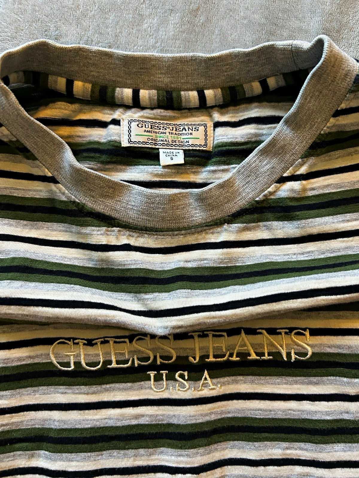 GUESS JEANS Men’s Vintage Striped Crew Neck, SIZE S
