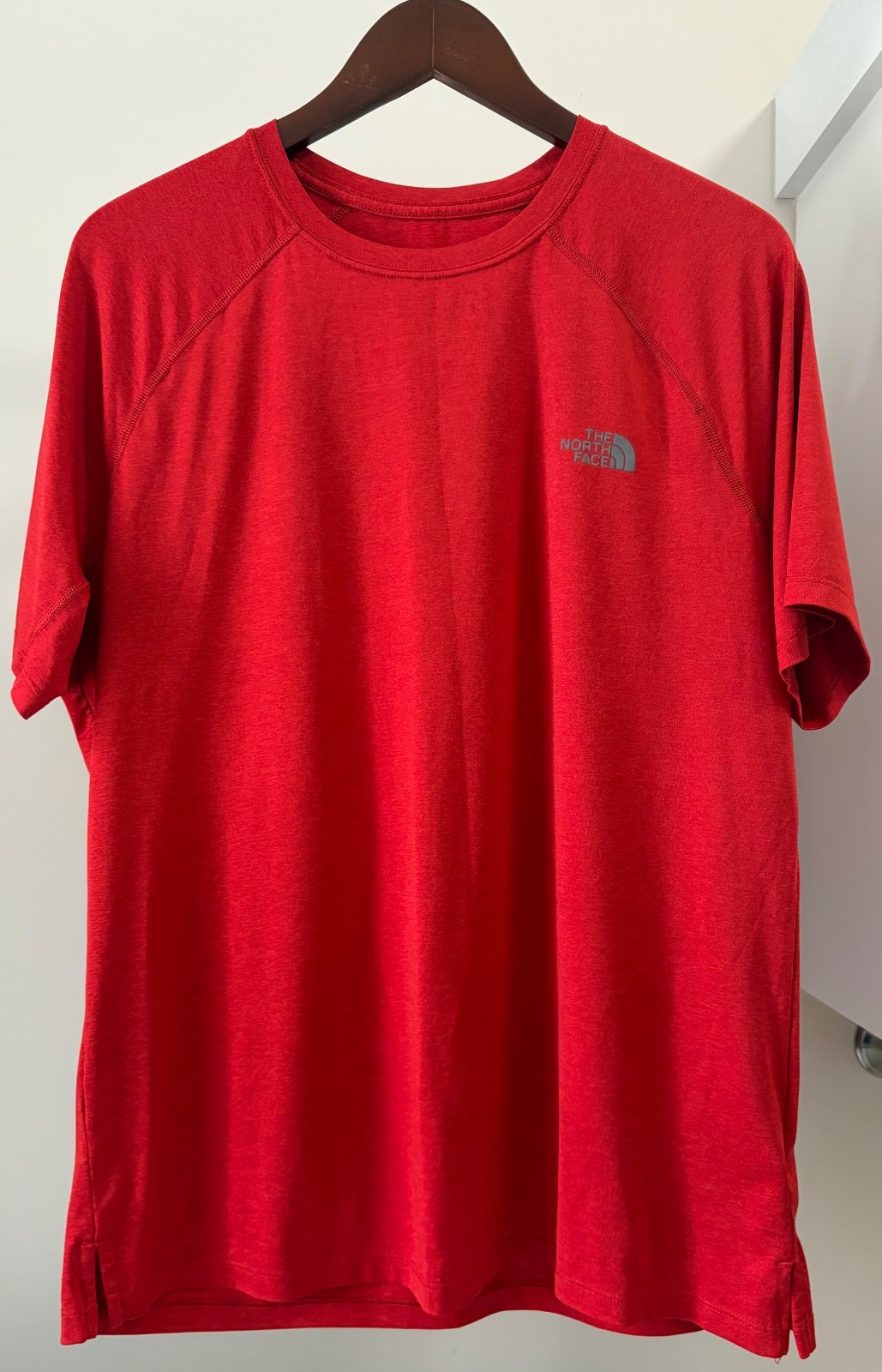 NWOT The North Face Men’s Crewneck Tee T-Shirt Top Red Size Large Poly Blend