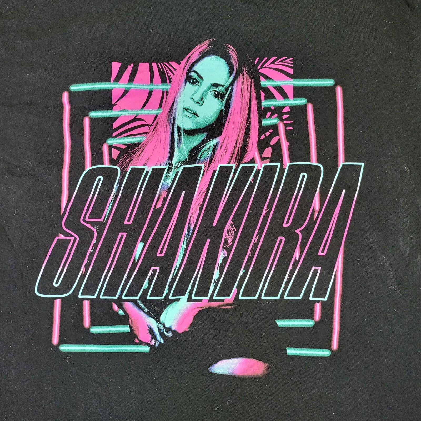 Shakira Shirt Mens Large Black Pink Pop Music Concert Spell Out Logo Old Navy