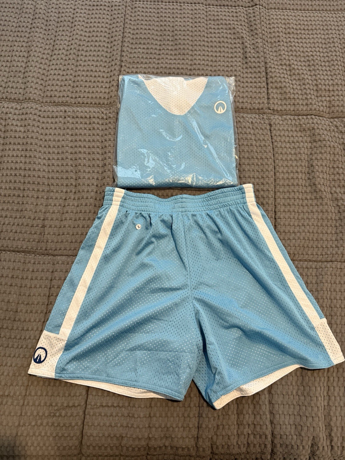 UNKNWN Reversible Mesh Jersey & Shorts Set (LeBron James Brand) – Men’s Size L
