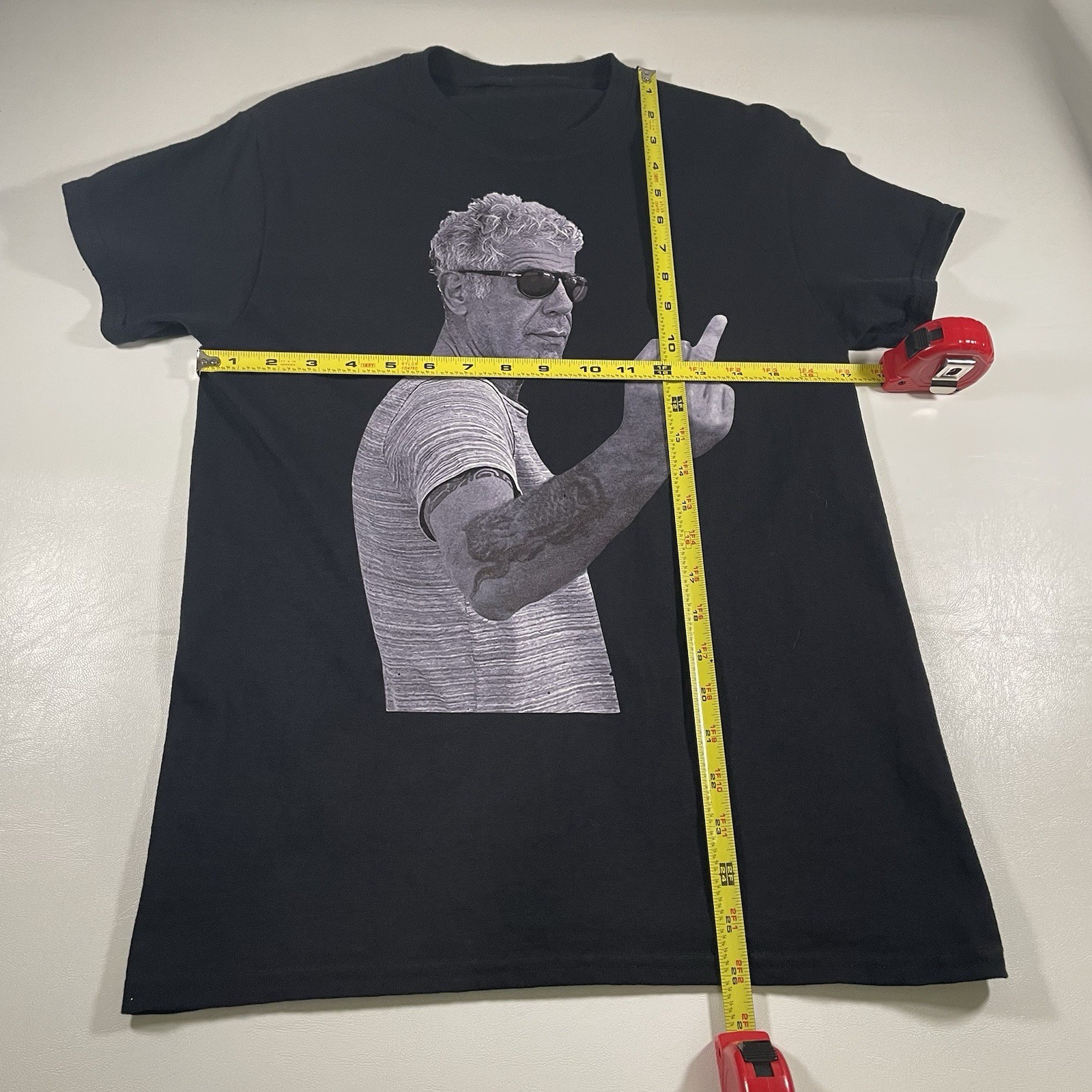 Anthony Bourdain T Shirt Fits S Graphic Print Middle Finger Chef TV Preowned
