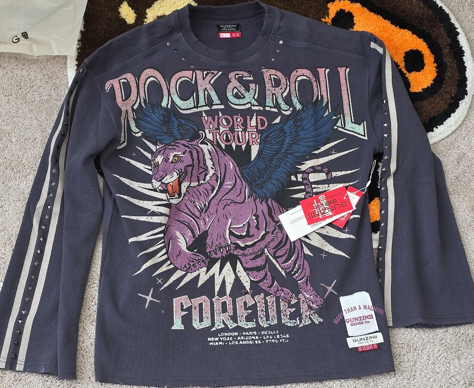 Gunzinii Rock & Roll World Tour Tiger Double-Sided Gray Long Sleeve Tee L