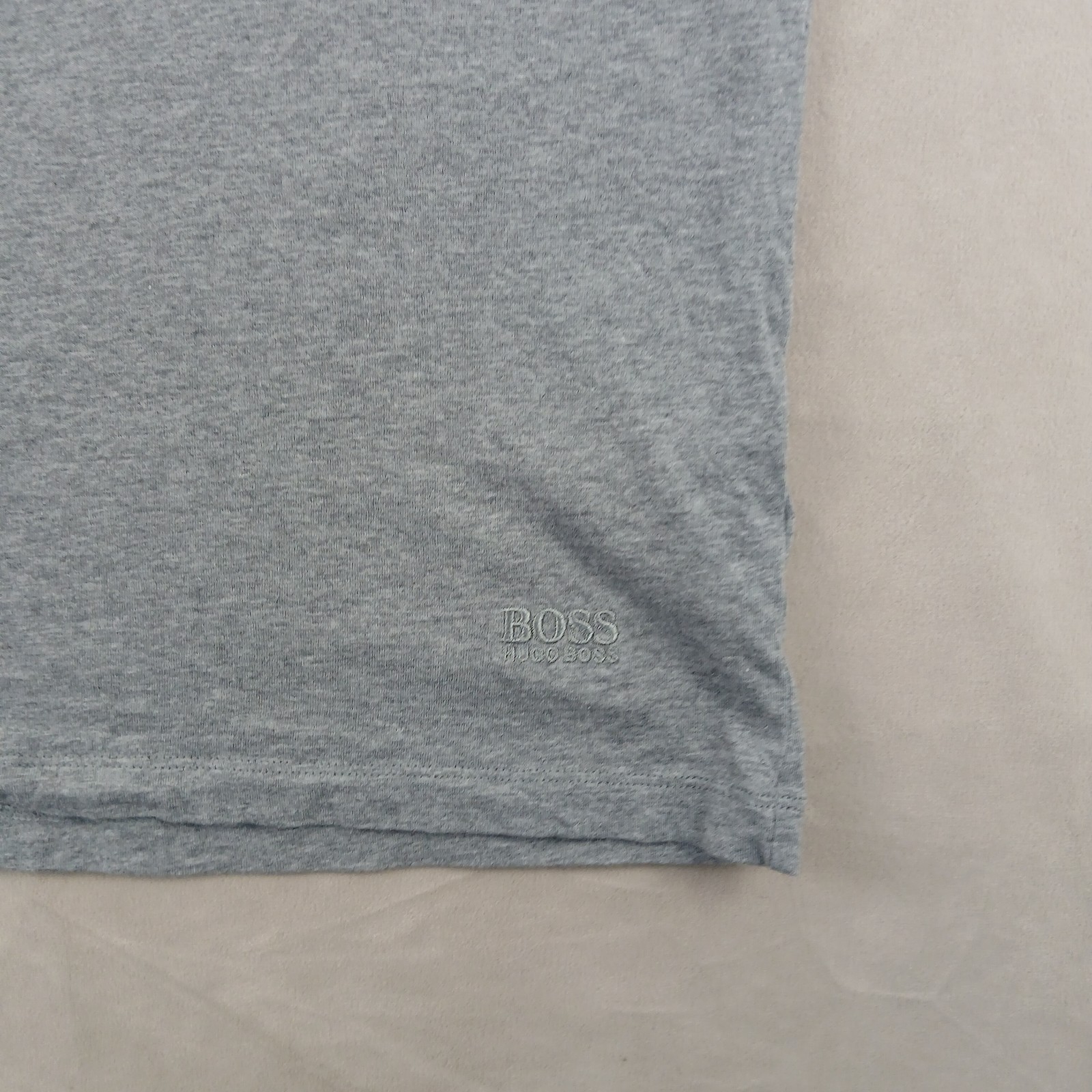 Hugo Boss XXL Mens T Shirt 22×30 Wide Neck Gray Embroidered Logo ** Fits Medium