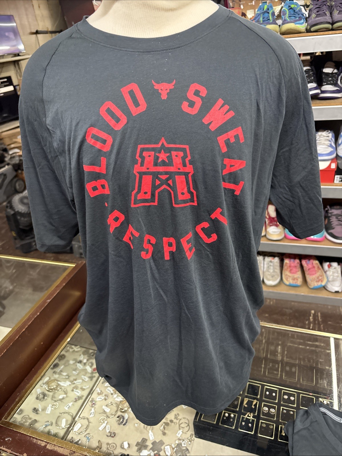 Men’s Under Armour Athletics T-Shirt 1360695 NEW XXL BLOOD SWEAT RESPECT