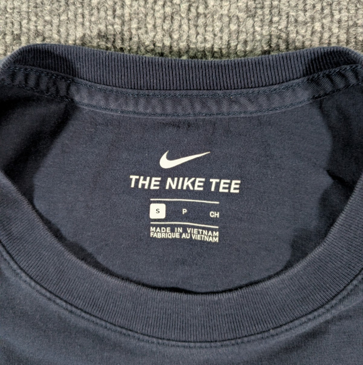 Nike Men’s Small Navy Short Sleeve Graphic Tee World Globe Logo National Flags