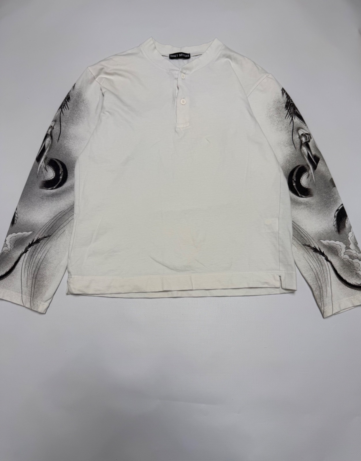 Vintage Issey Miyake White Henley Long Sleeve Dragon Cloud Graphic Tee Size M