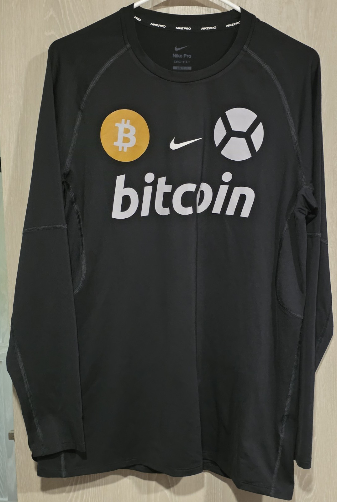 NIKE PRO Bitcoin Performance Shirt Men’s L Black Long Sleeve Polyester & Spandex