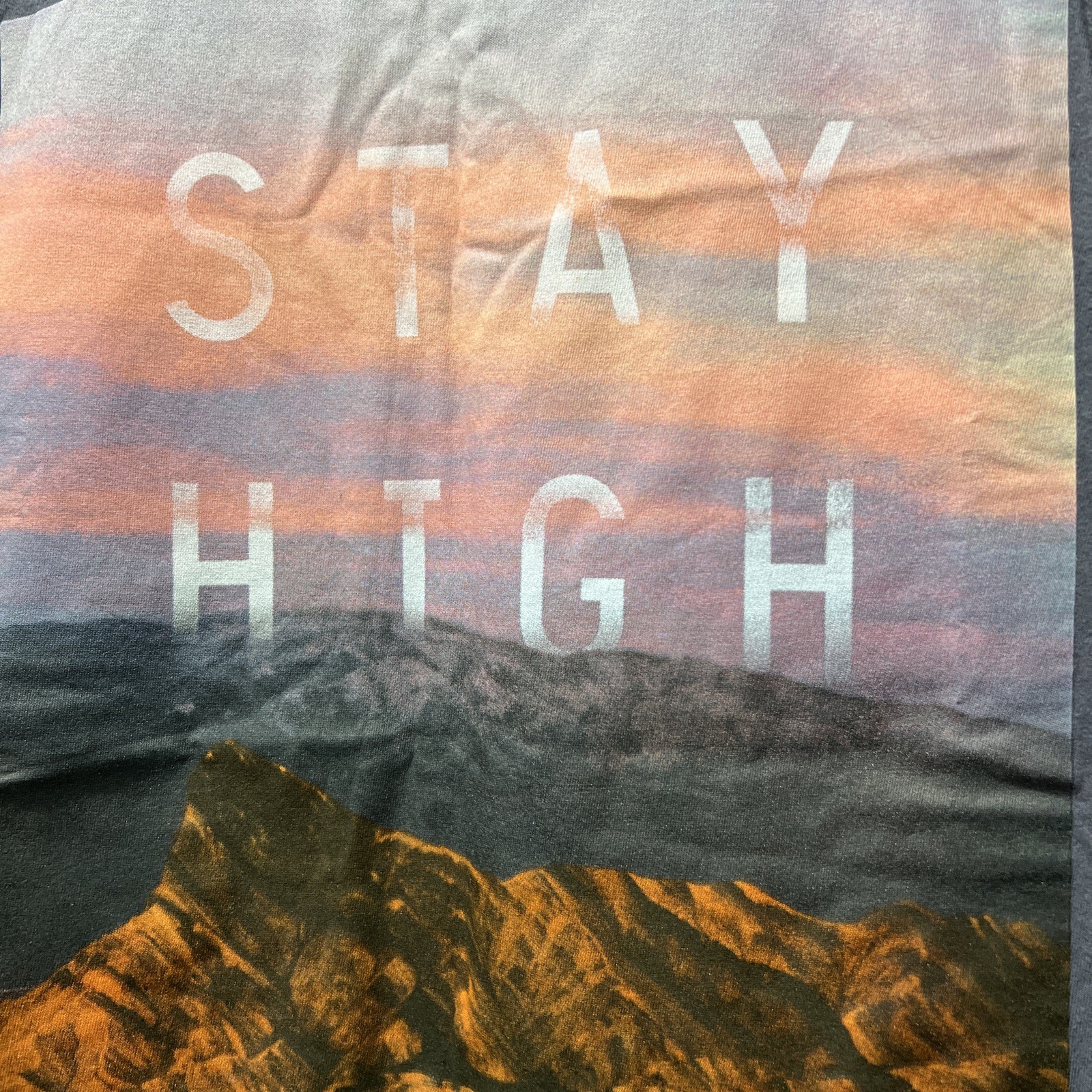 Men American Eagle Outfitters Size XS / STAY HIGH / Mountains & Text
