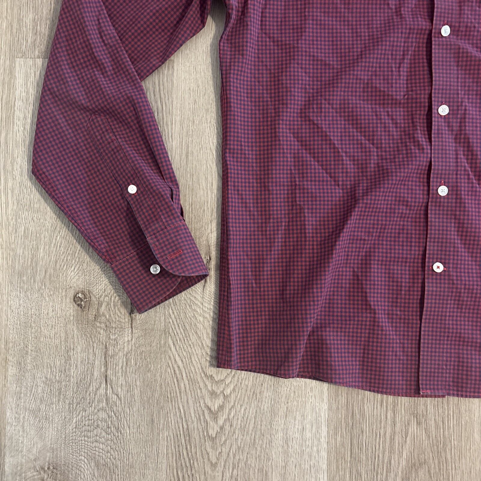 Tommy Hilfiger Slim Fit Non Iron Men’s Shirt Red Plaid Size Large Collared