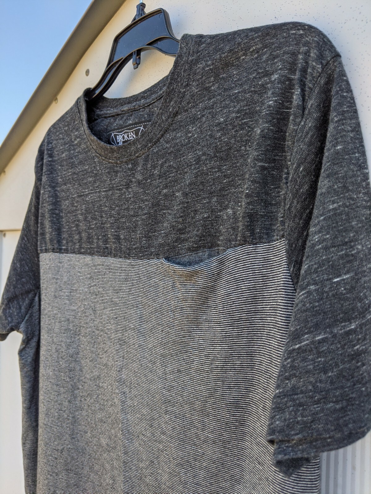 Sz L Broken Threads Heather Grey Upper Grey & White Stripe Lower T-Shirt Men’s