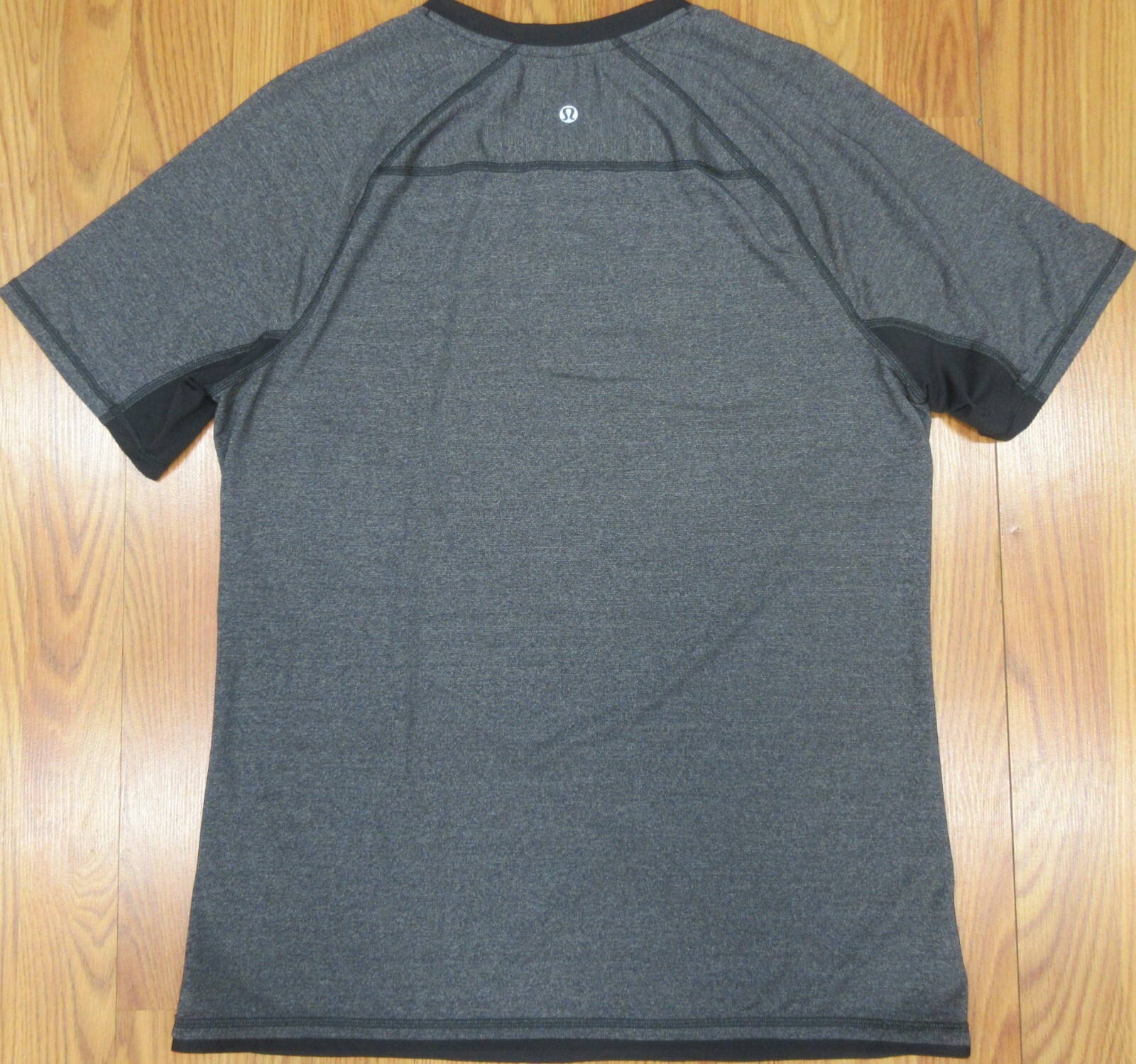 LULULEMON ATHLETICA T-SHIRT POLYESTER/SPANDEX GRAY & BLACK Sz MEDIUM, M