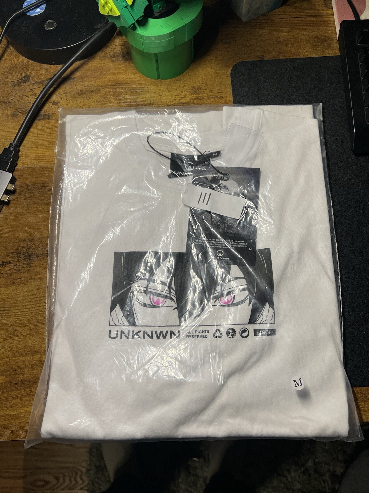 Unknwn Clothing Brand – T-shirt – Size Medium