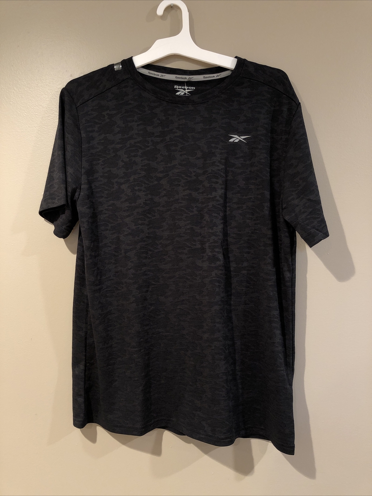 Reebok Men’s Bolt Strike Short Sleeve T-Shirt – Black/multi – Size L