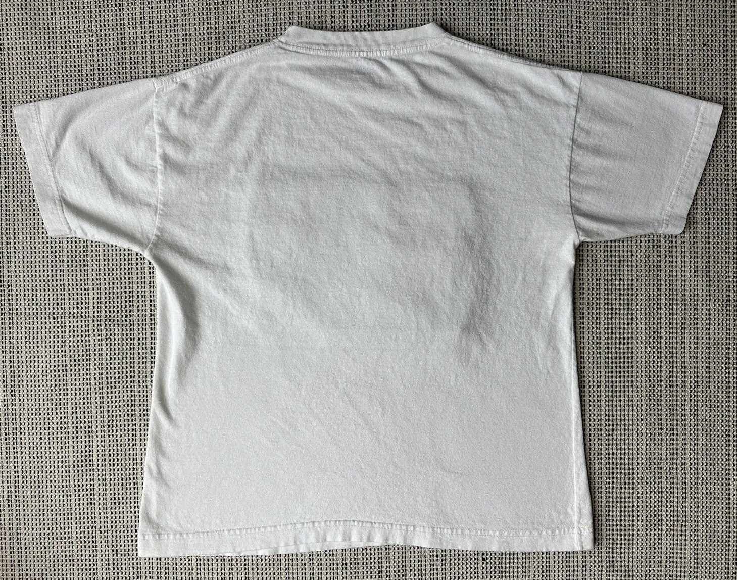 Costa Rica Medium White T Shirt Hand Made Sewn Quilted Parrot Design Appliqué