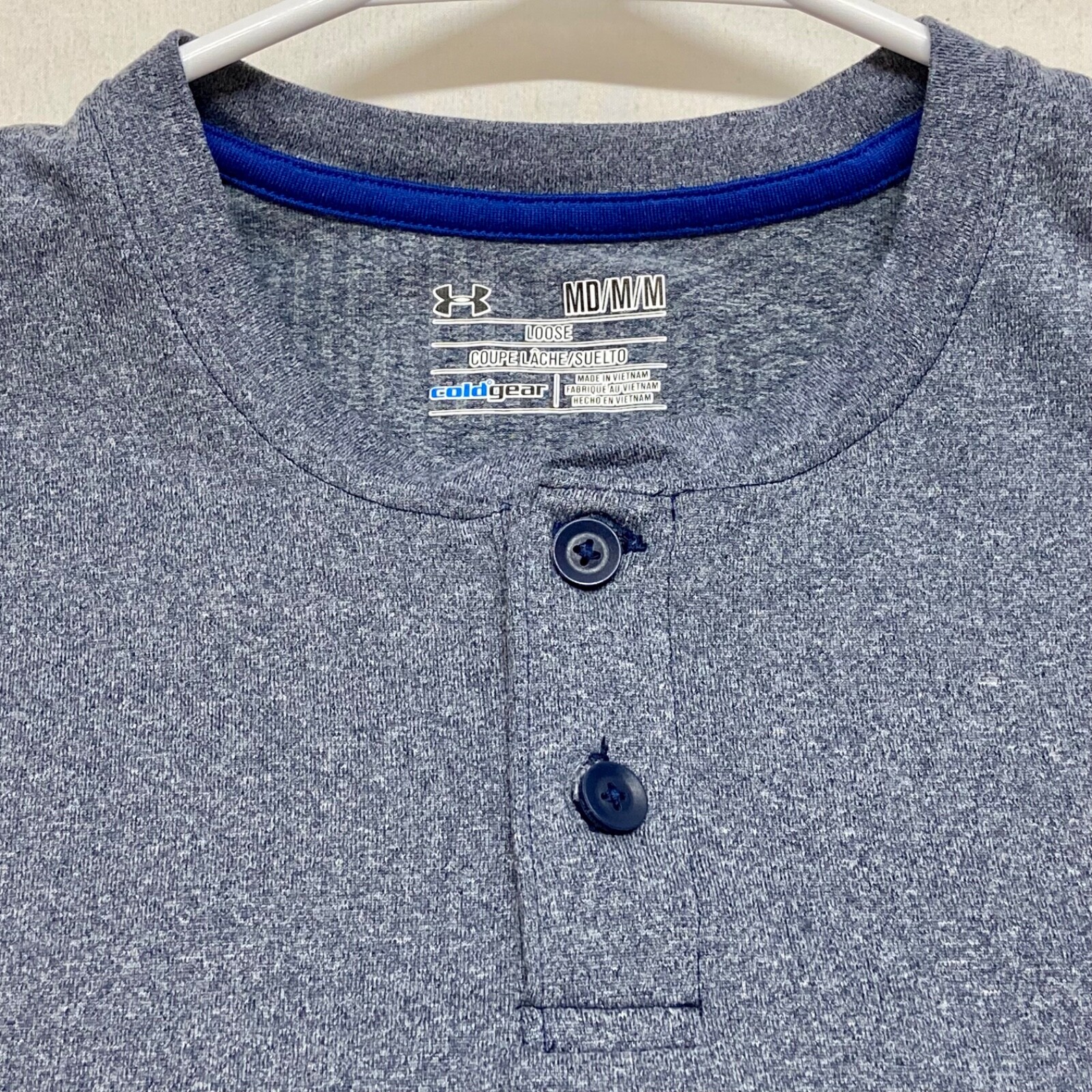 Under Armour Henley Men’s Medium Heather Blue Loose Fit Long Sleeve Coldgear EUC