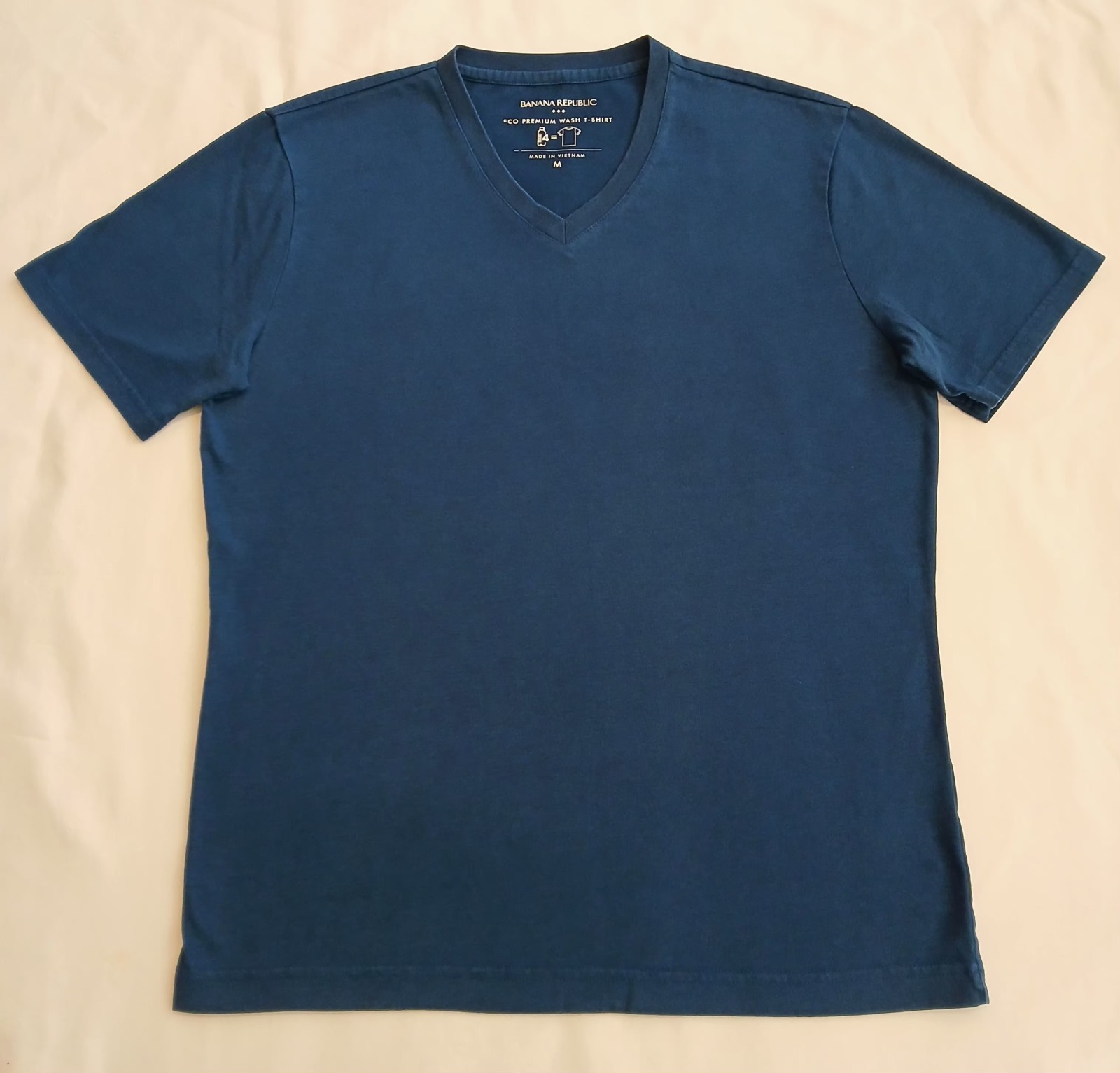 Banana Republic Eco Premium Wash T-Shirt Medium Mens Blue V-Neck Lightweight