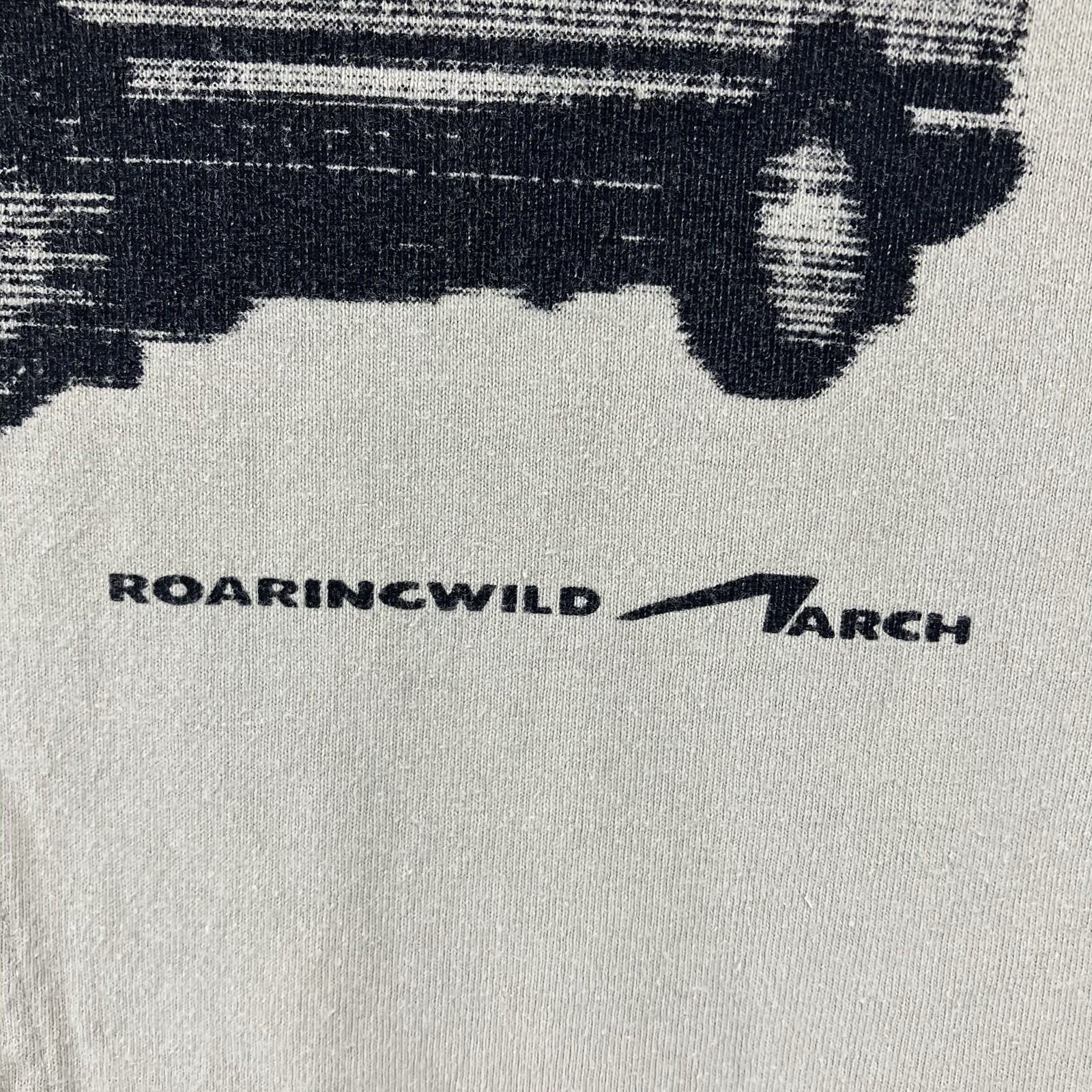 Mens Streetwear Graphic Tee Large Roaringwild Arch Thick Knit Car Art Tonal