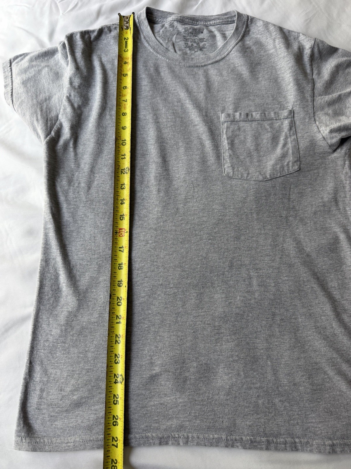 Fruit of the Loom Men’s Medium Pocket T-Shirt – 2 Pack White & Black (6P30BG)