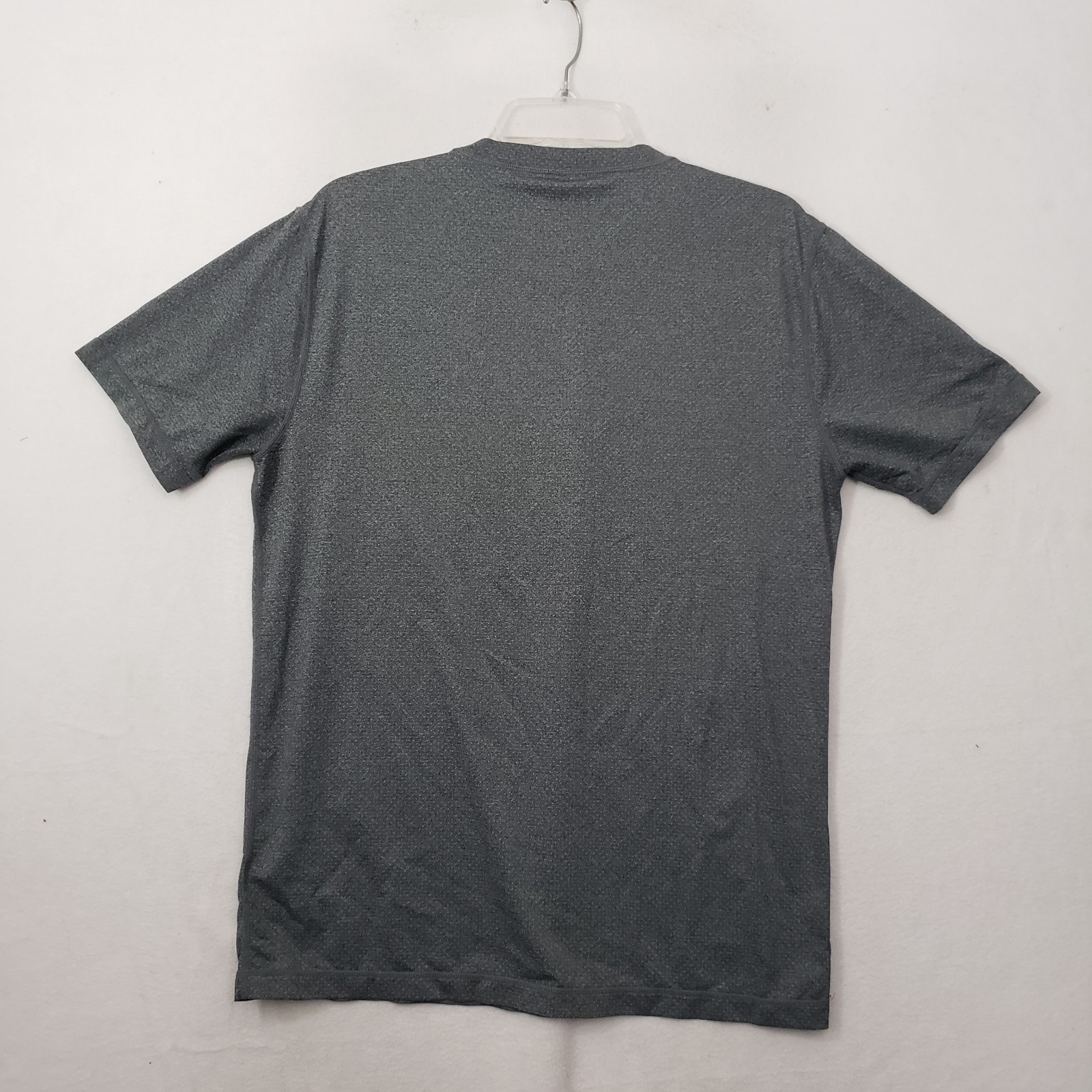 Vuori Tradewind Performance Short Sleeve Pocket Tee Men’s Medium Gray Heather