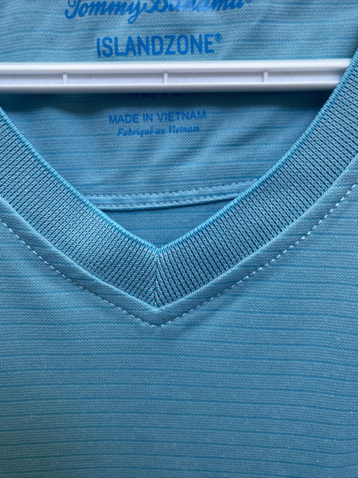 NEW Tommy Bahama Island Zone Men’s XL Blue T-shirt Short Sleeve Bay Stripe VNeck