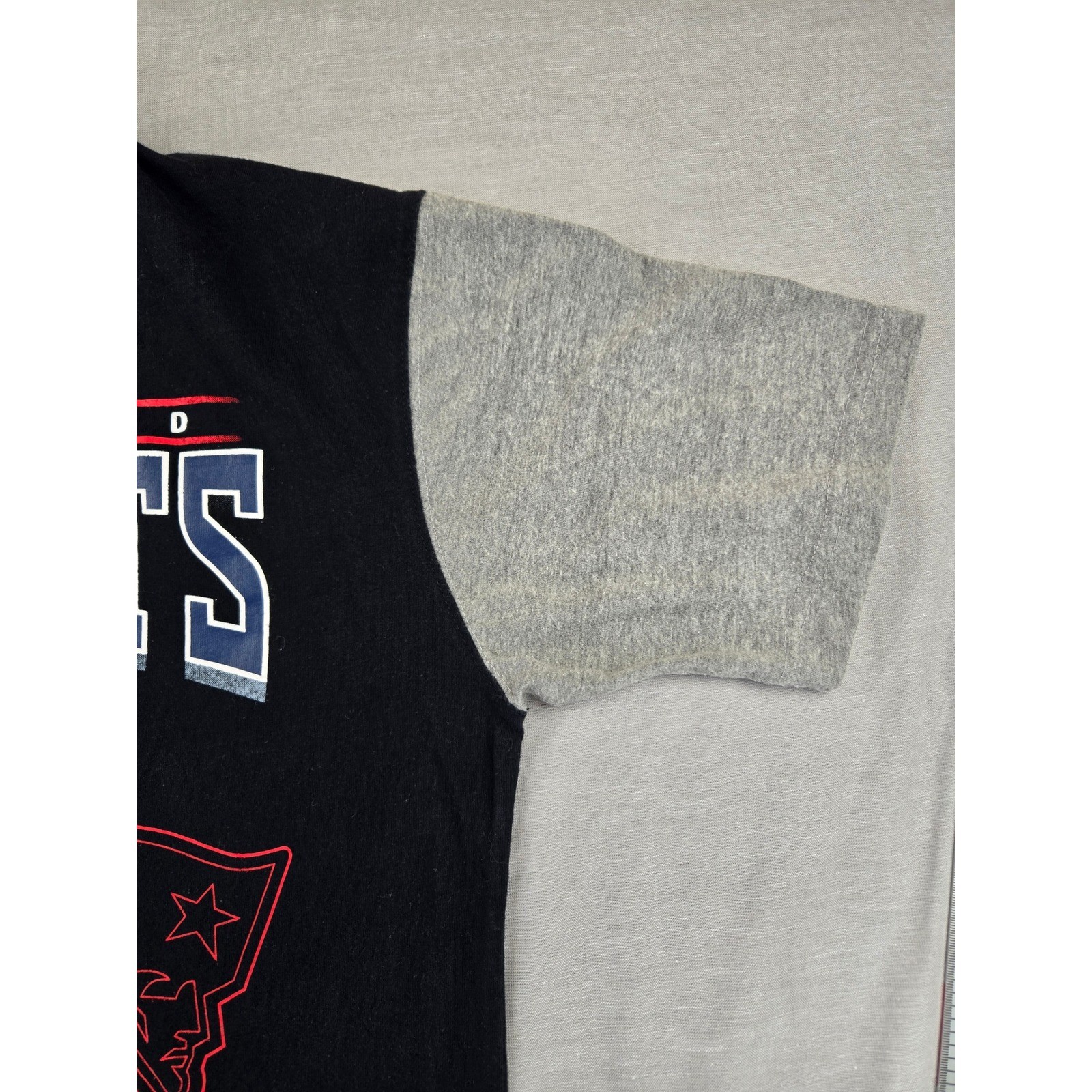 NFL New England Patriots Mens Large T-Shirt Black Gray Colorblock Flying Elvis