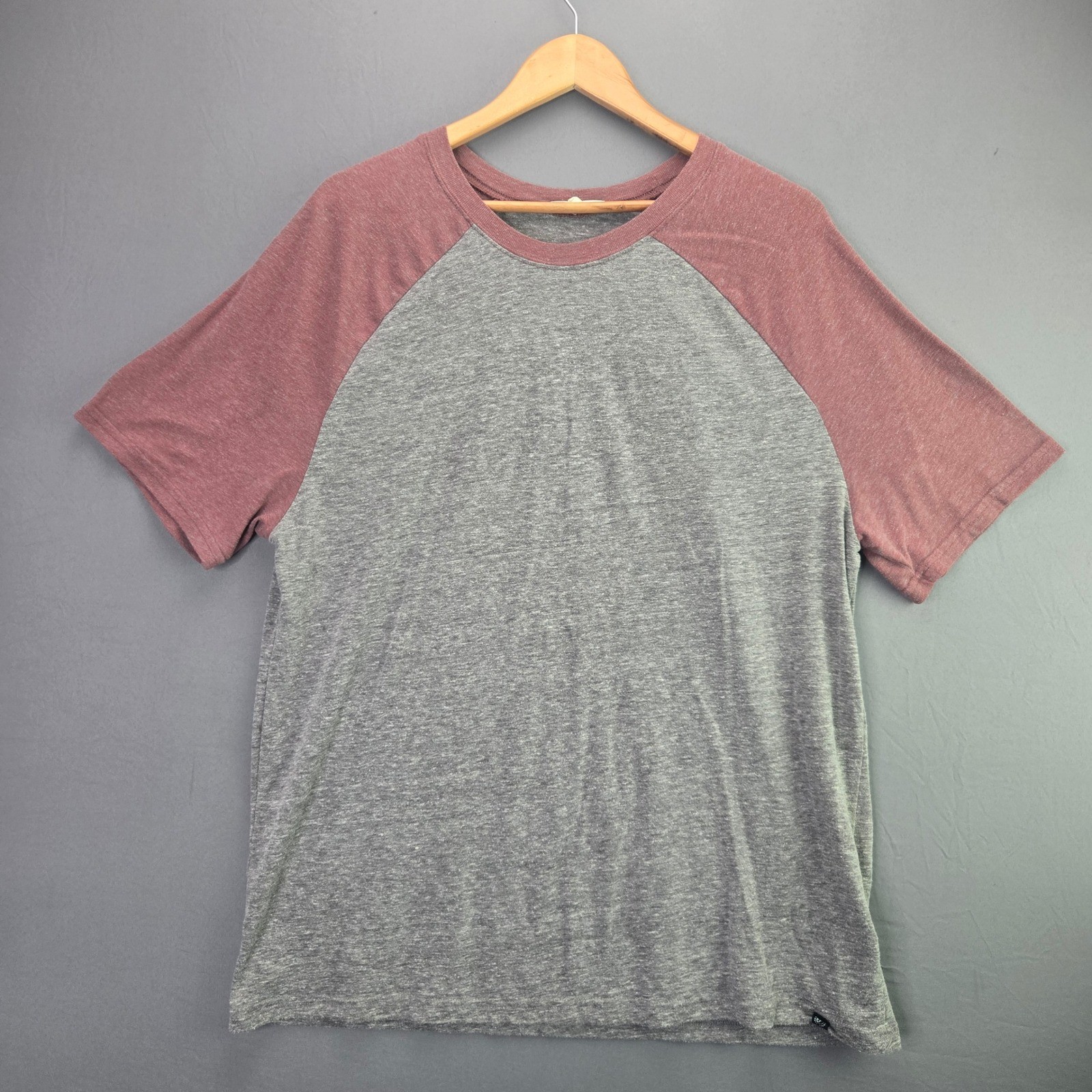 Threads 4 Thought Raglan T-Shirt Baseball Tee XL Grey Red Short Sleeve Soft