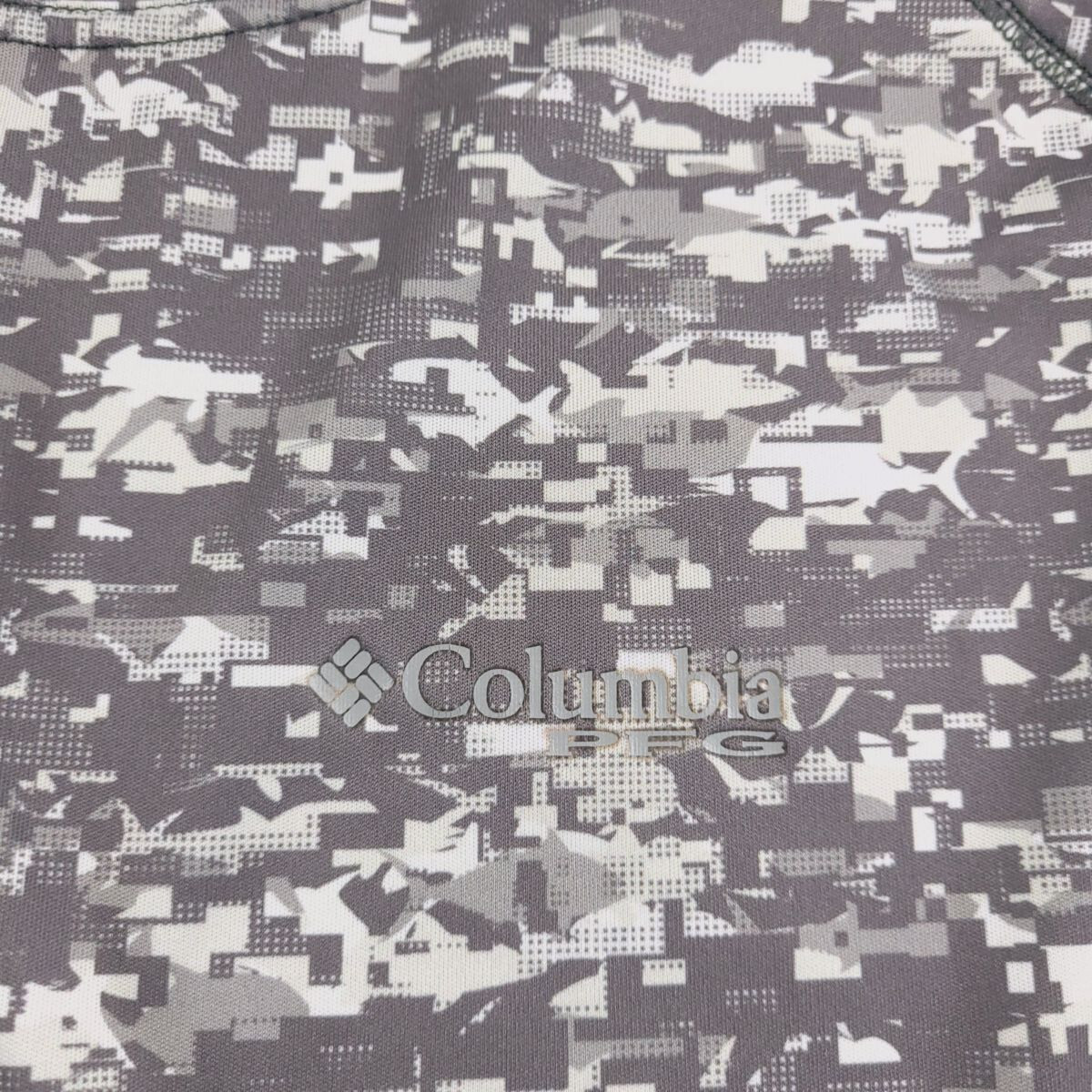 Columbia Shirt Mens Extra Large Gray Digital Camo Fish Print Moisture Wicking
