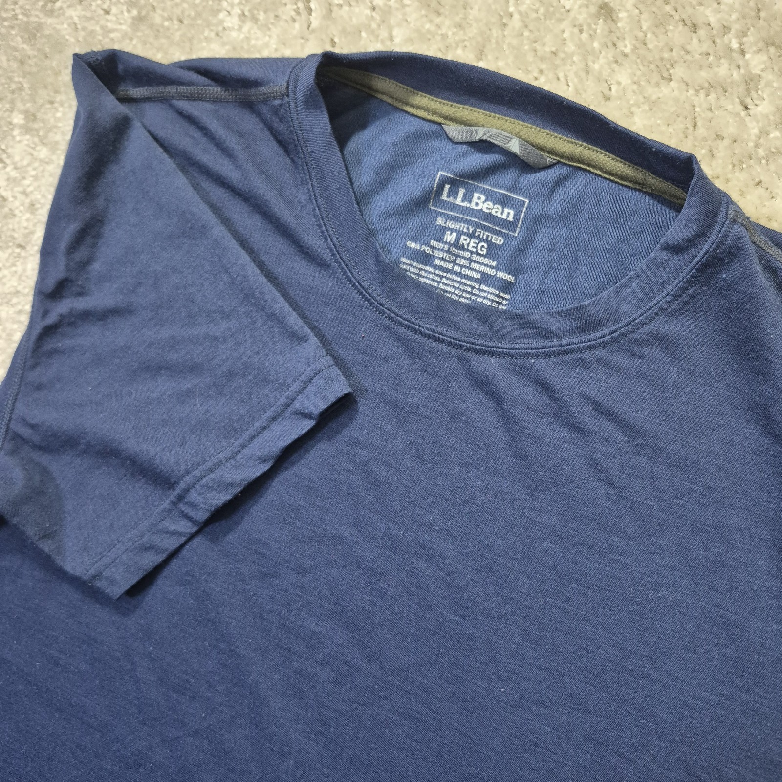LL Bean Merino Wool Top Mens Medium Slightly Fitted Base Layer Shirt Camp Ski