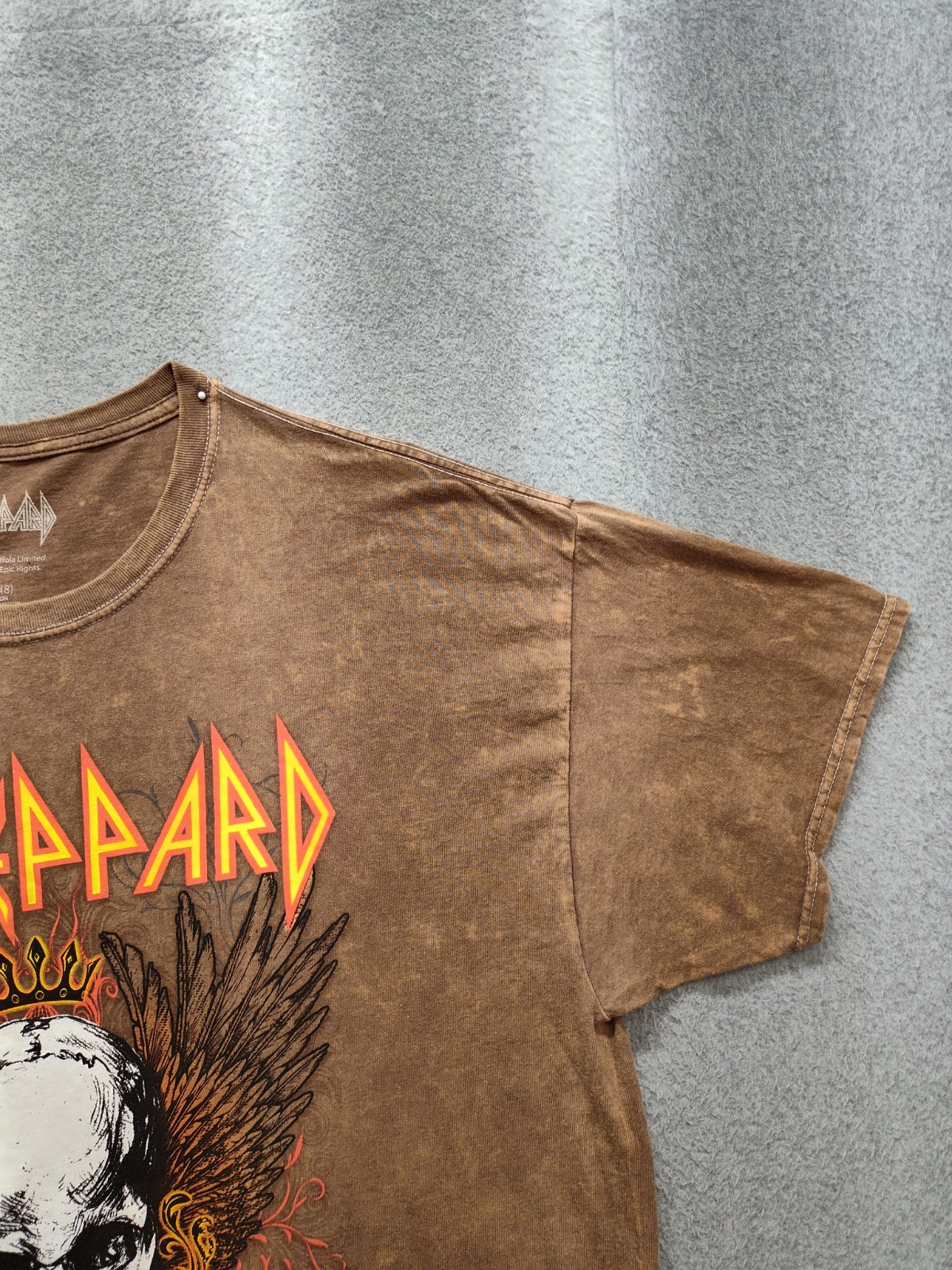 Def Leppard Men Shirt XL Brown Graphic Print Crew Neck Short Sleeve Logo Casual