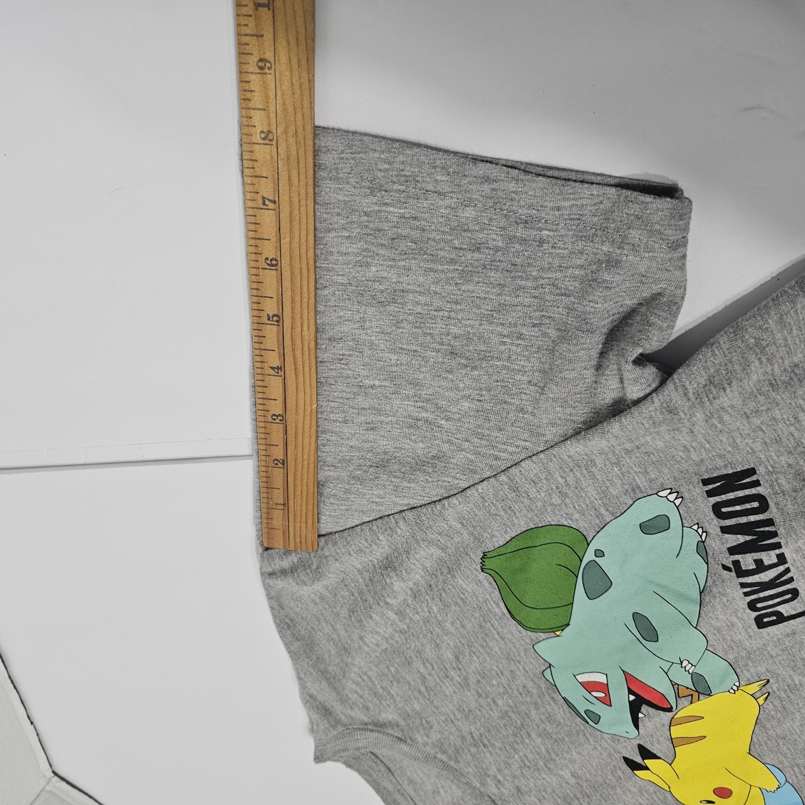 Pokémon T-Shirt Adults L Gray Graphic Pikachu Charmander Print See Measurements