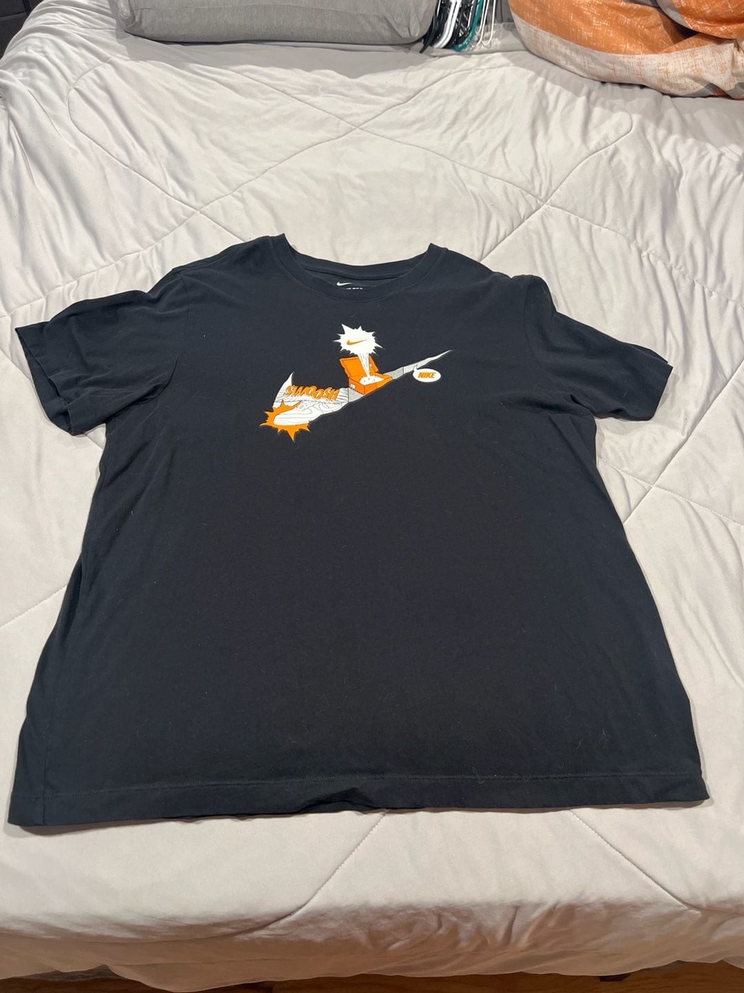 Nike Men’s Sportswear NSW Comic Swoosh Shoe Box Graphic T-Shirt