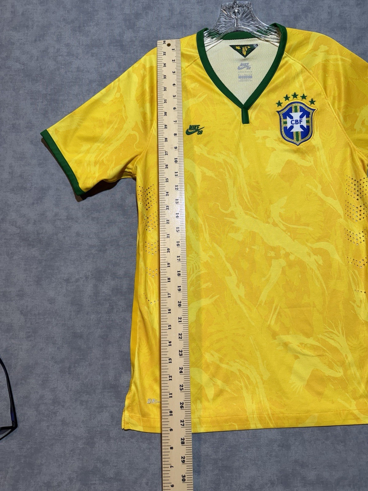 Nike Strike and Destroy Japan Graphic Sz M Brazil Yellow Jersey-340