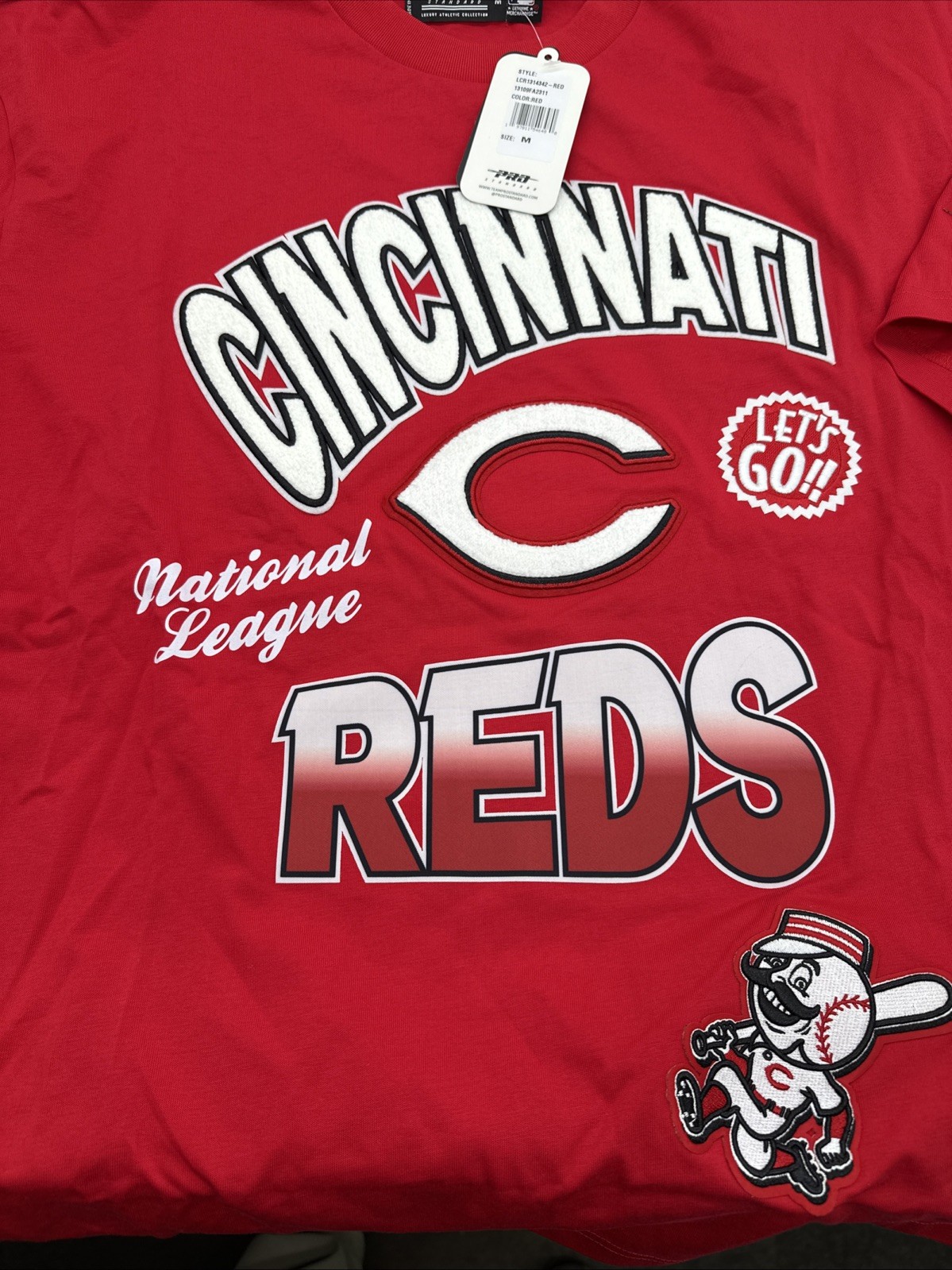MEDIUM Men’s Cincinnati Reds Standard Red Turn It Up Dropped Shoulder T-Shirt