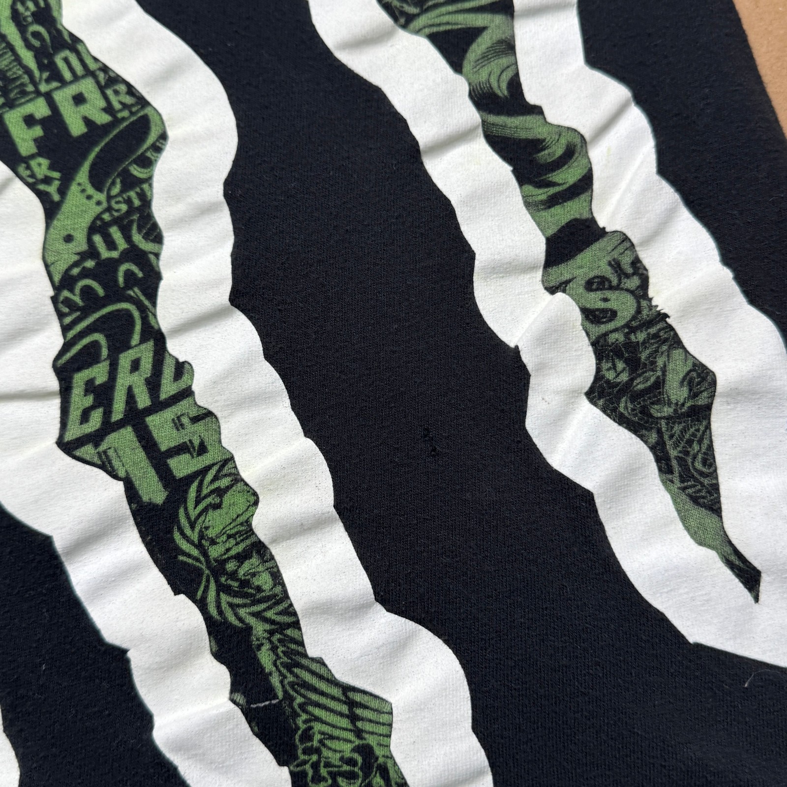 Monster Energy T Shirt Medium Y2K Logo Graphic Short Sleeve Cotton Black Green