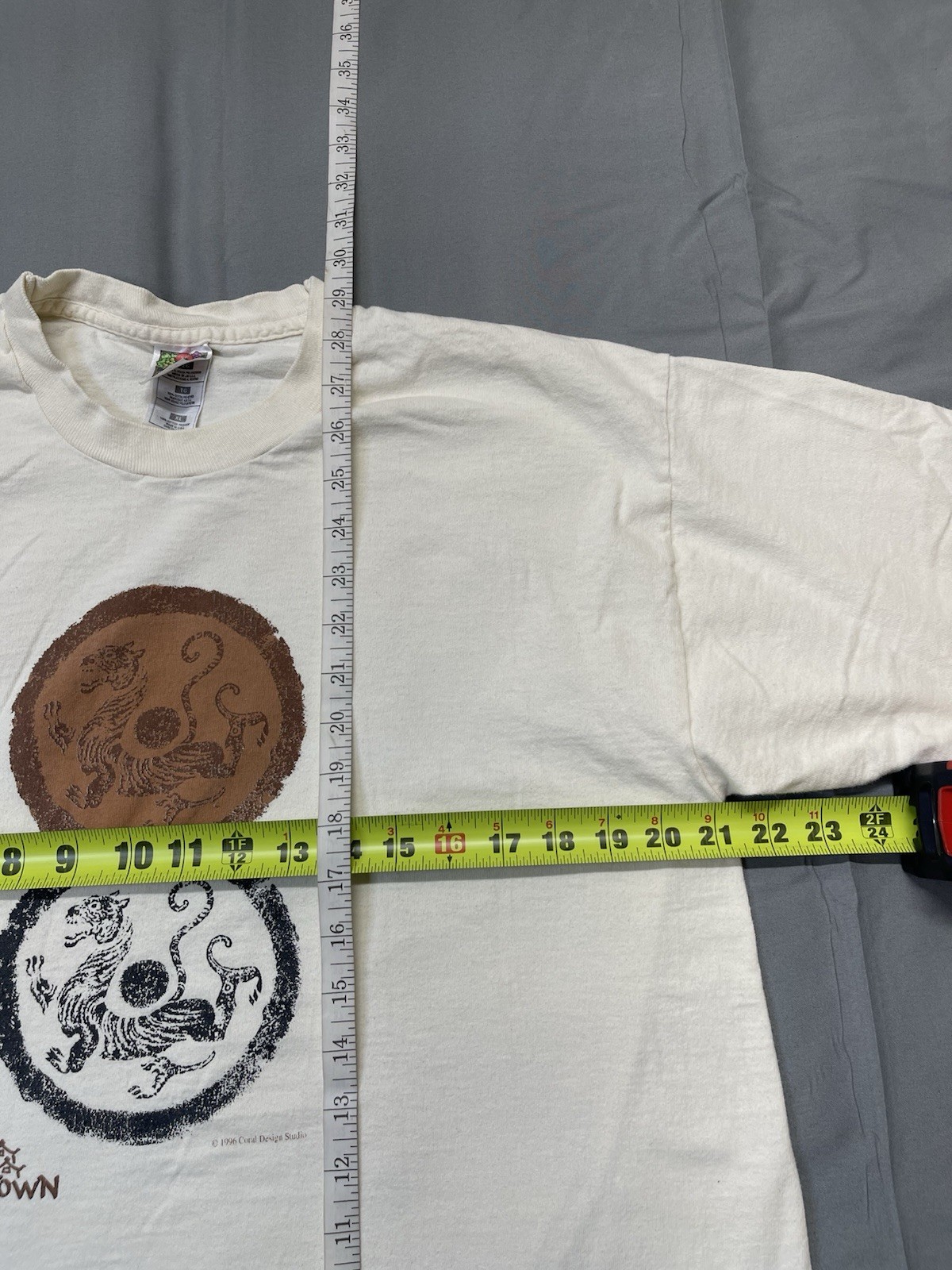 Vintage 1990s Chinatown Design Studio Tiger Medallion T-Shirt XL